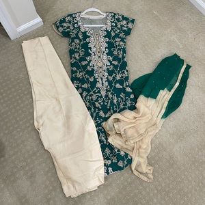 Salwar kameez xs